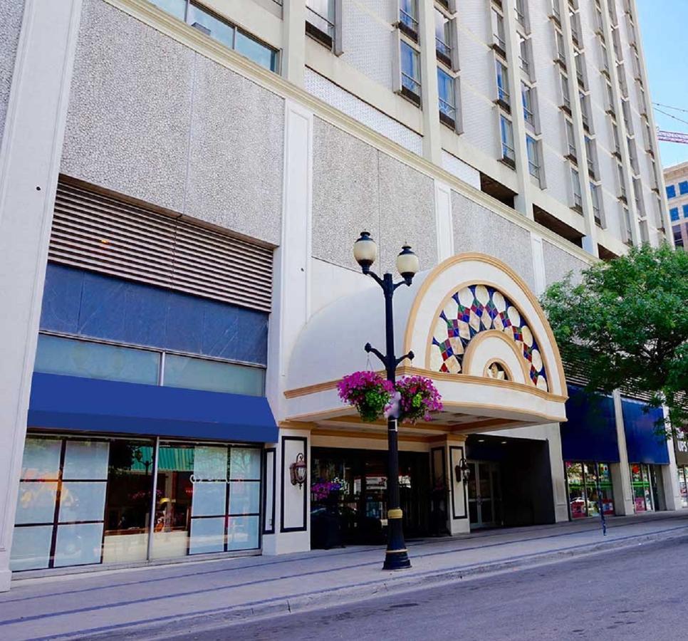 Hamilton Plaza Hotel And Conference Center Exterior photo